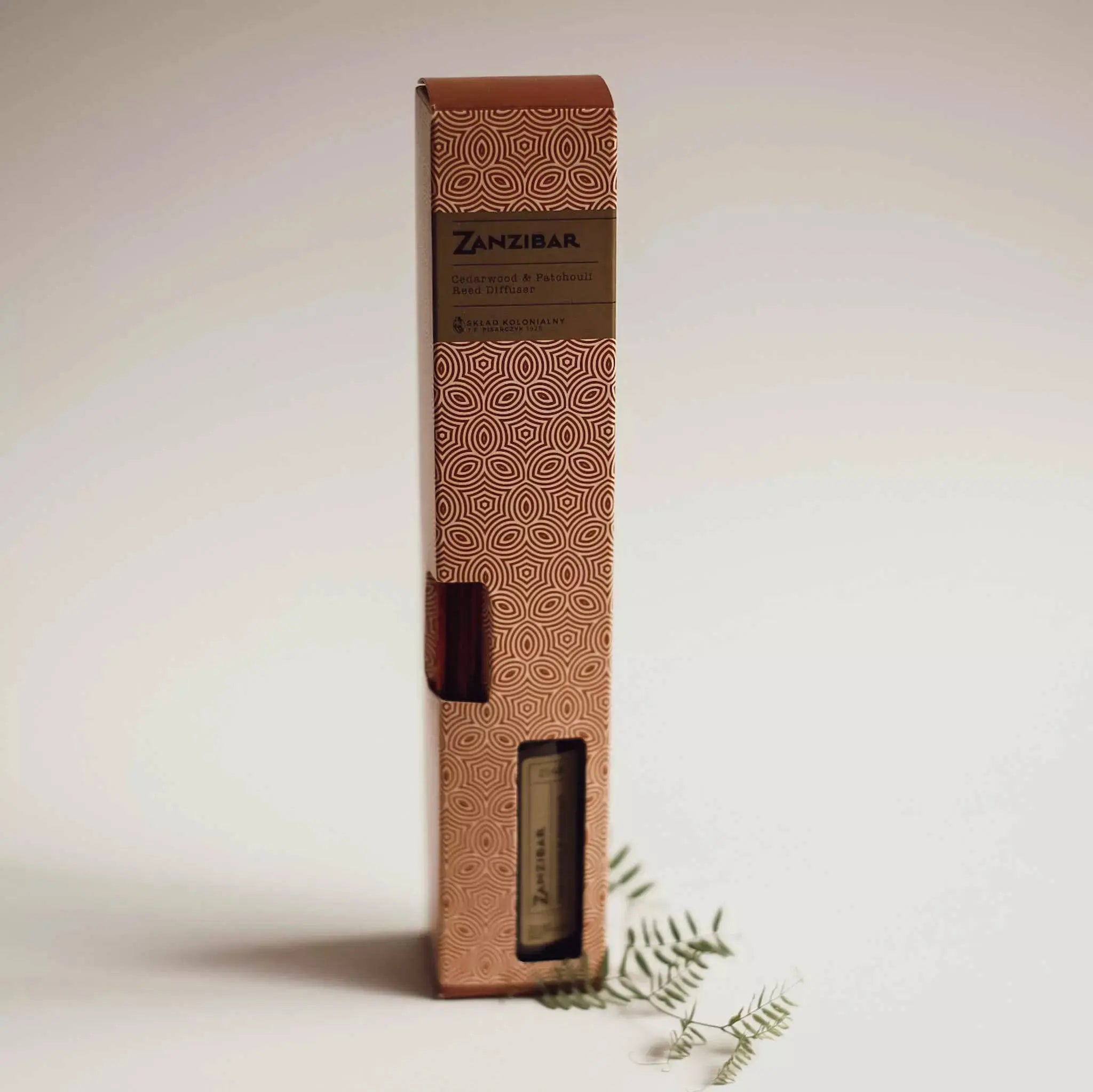 ZANZIBAR 21:48 Cedarwood & Patchouli Naturalny Dyfuzor Ratanowy- kolekcja Travels JF Pisarczyk 1925