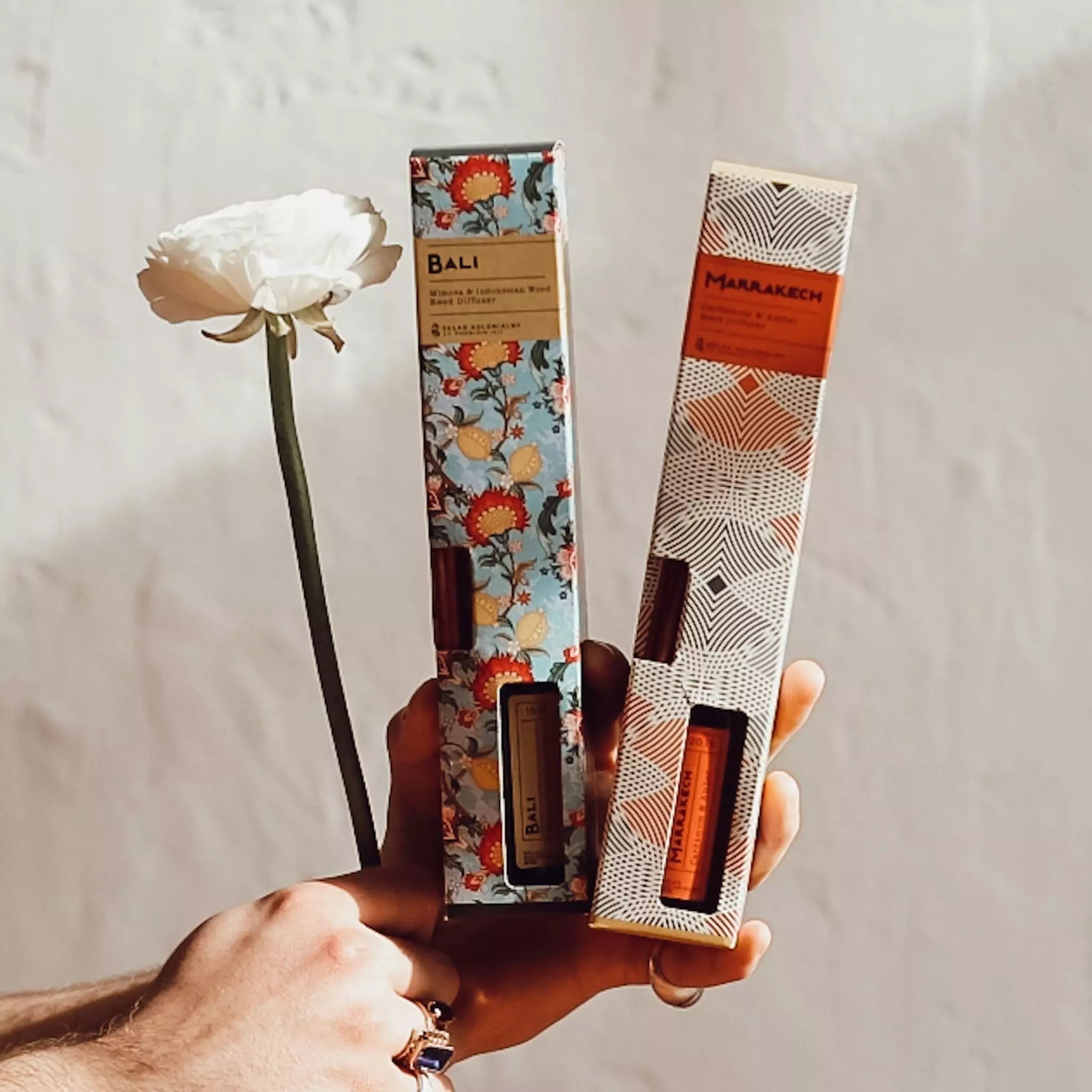 MARRAKECH 20:15 Cardamom & Amber Naturalny Dyfuzor Rattanowy - Kolekcja Travels zestaw Bali