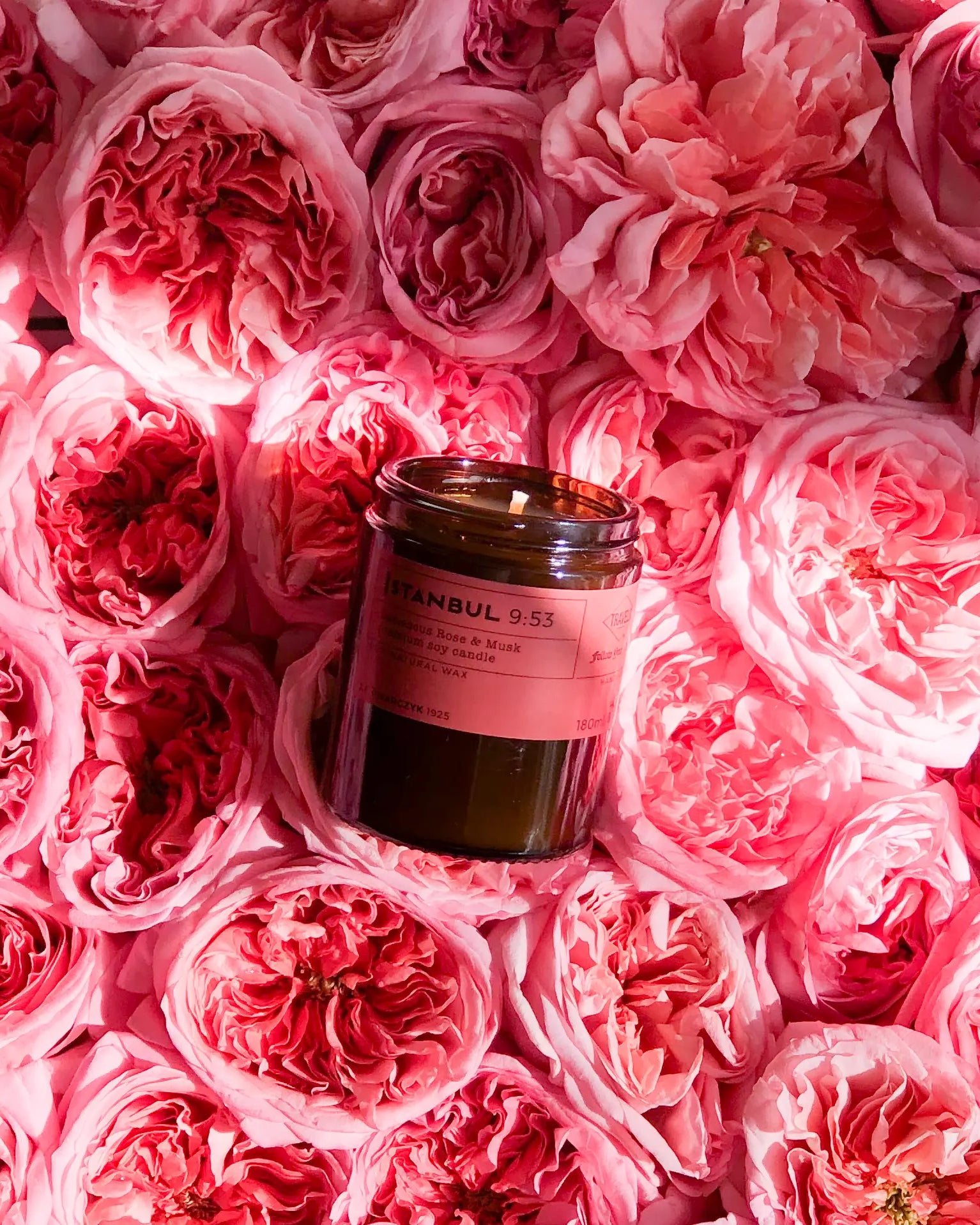 ISTANBUL 9:53 Damascus Rose & Musk - Świeca sojowa premium - Kolekcja Travels