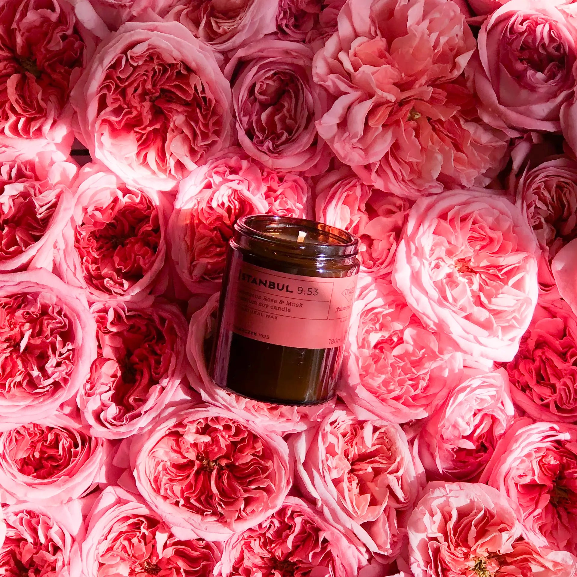 ISTANBUL 9:53 Damascus Rose & Musk - Świeca sojowa premium - Kolekcja Travels