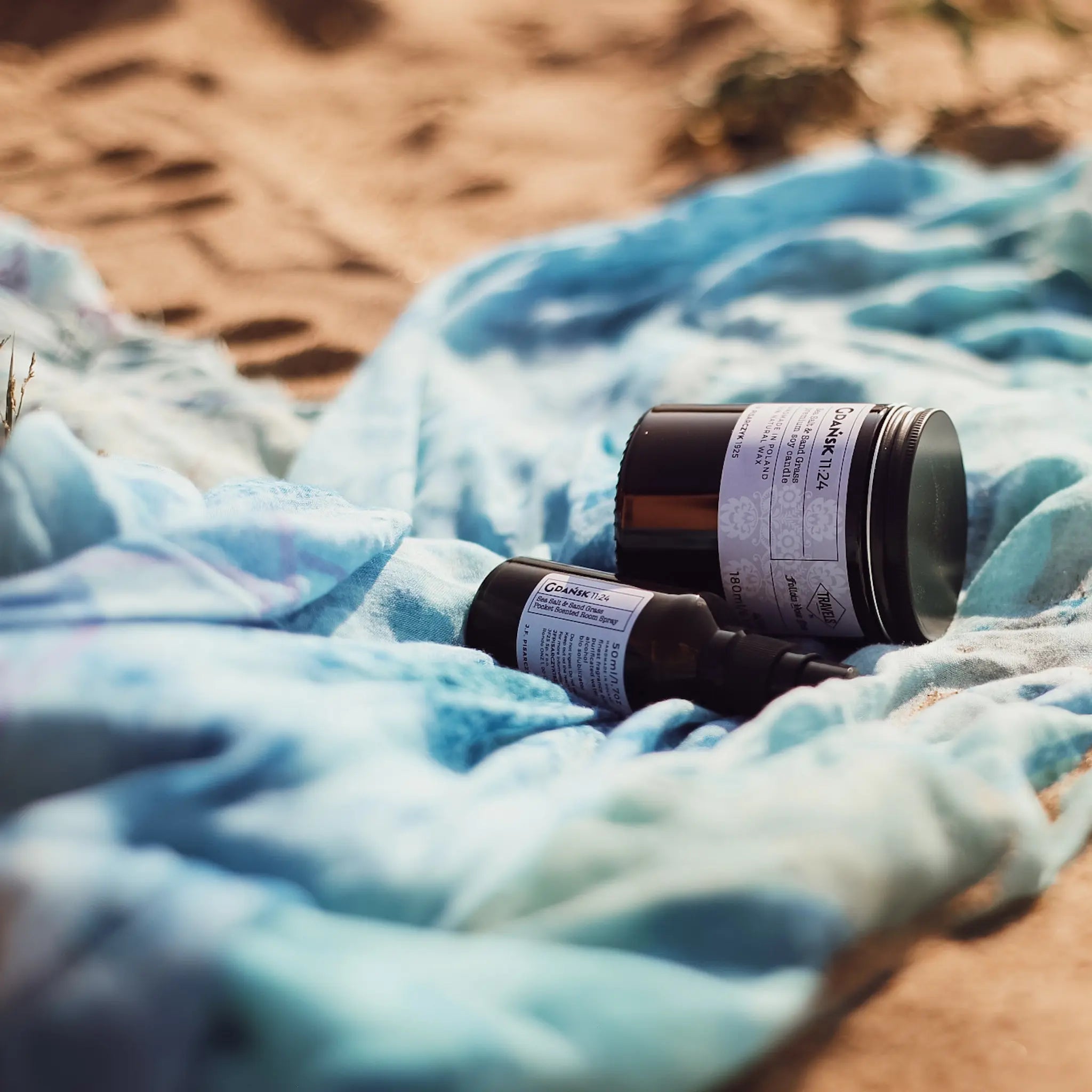 GDAŃSK 11:24 Sea Salt & Sand Grass - Świeca sojowa premium - Kolekcja Travels