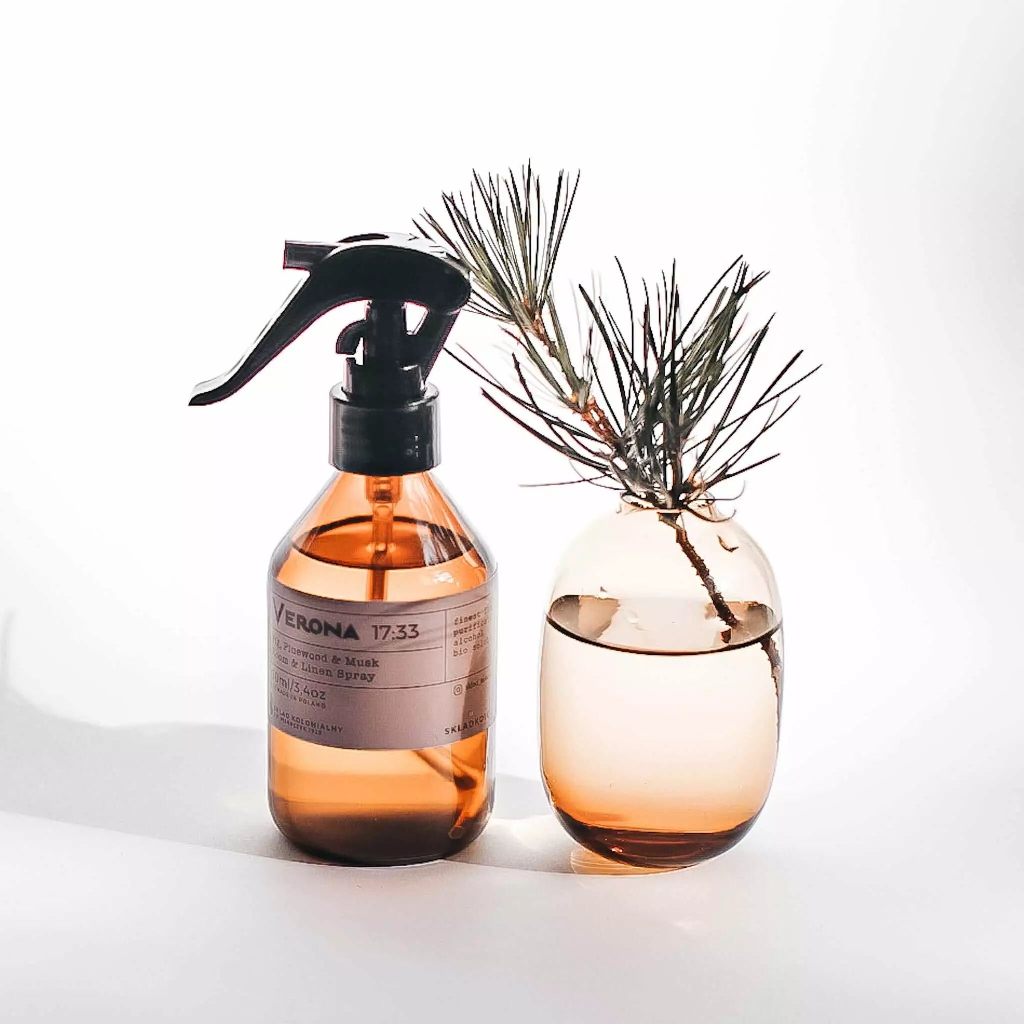 VERONA 17:33 Fig, Pinewood & Musk Home Perfume - Kolekcja Travels 150ml roslina