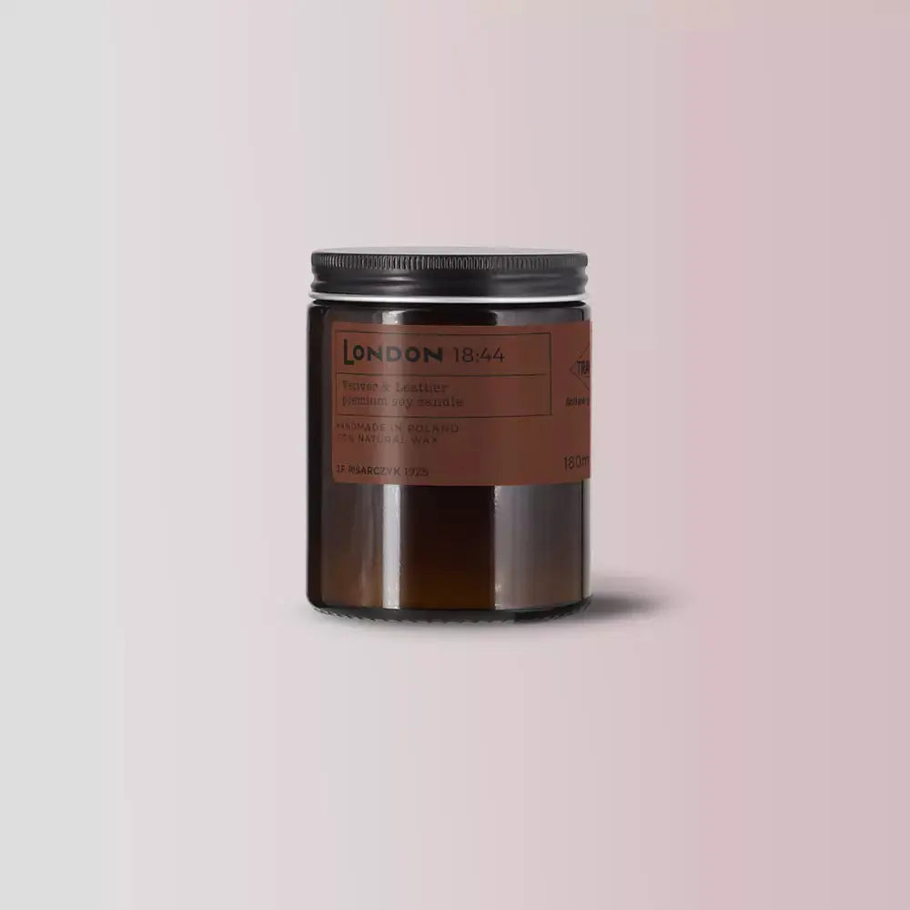 LONDON 18:44 Vetiver & Leather - Naturalna Świeca Sojowa - Kolekcja Travels front