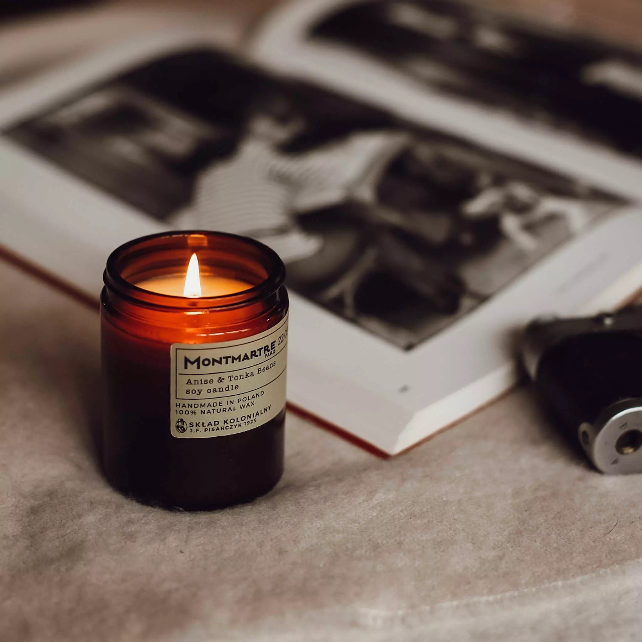 MONTMARTRE PARIS 22:03 Anise & Tonka Beans - Naturalna Świeca Sojowa ogien