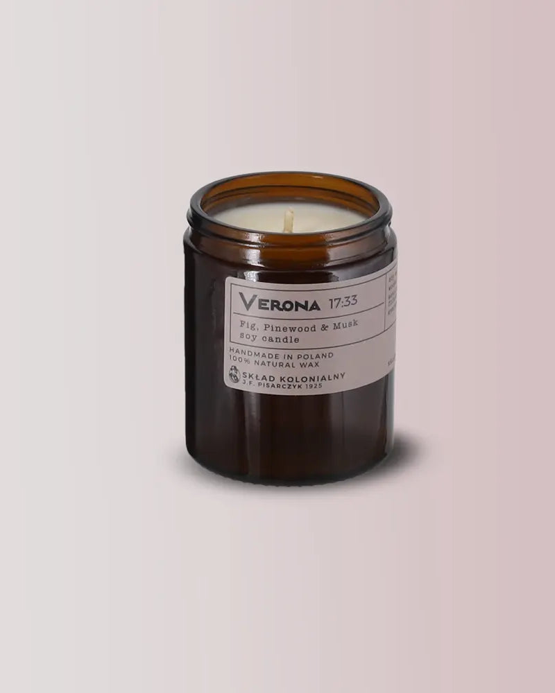 VERONA 17:33 Fig, Pinewood & Musk - Świeca sojowa premium - Kolekcja Travels