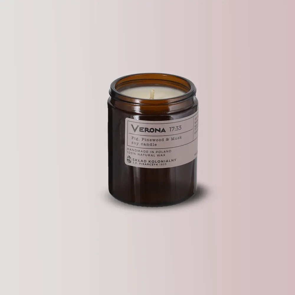 VERONA 17:33 Fig, Pinewood & Musk - Świeca sojowa premium - Kolekcja Travels