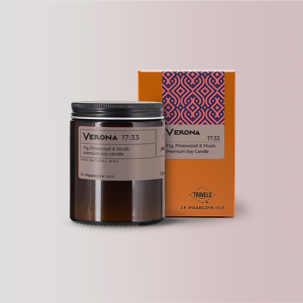 VERONA 17:33 Fig, Pinewood & Musk - Świeca sojowa premium - Kolekcja Travels